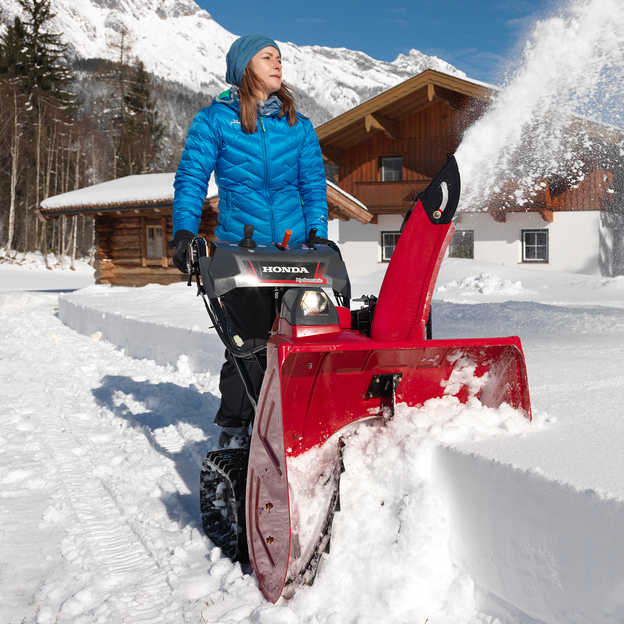 Chasse-neige, fraises à neige et épandeurs pour les professionnels de  l'hiver